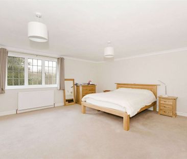 A well presented four bedroom family house tucked away in superb lo... - Photo 5