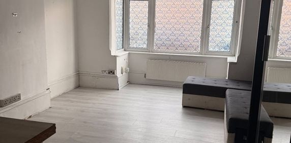 1 Bed Flat, Clarendon Road, LU2 - Photo 2