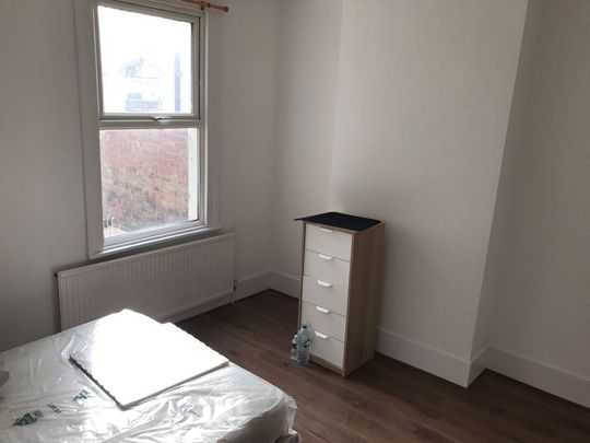 3 Bed Flat, Wakefield Street, E6 - Photo 1