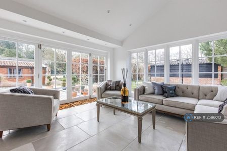 4 bedroom semi-detached house to rent - Photo 5