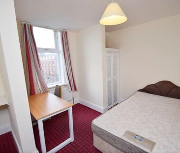 4 bedroom flat to rent - Photo 4
