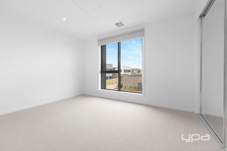 STUNNING BRAND NEW PROPERTY - Photo 4