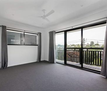 37 Lockyer Street, Camp Hill QLD 4152 - Townhouse For Rent | Domain - Photo 2