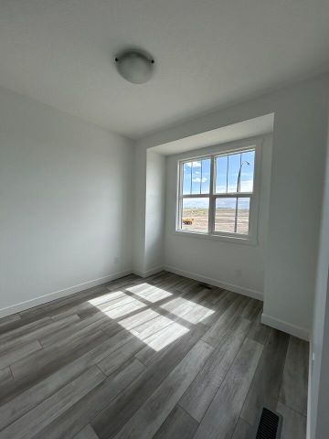 394 Alpine Avenue Southwest, Calgary - Photo 4