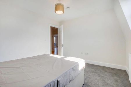 3 Bedroom Flat - Photo 4