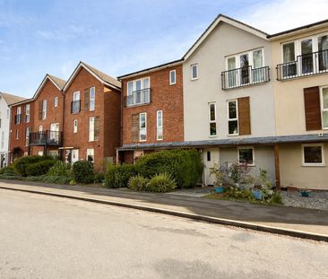 4 bedroom House in Halifax Road, Bracknell - Photo 2