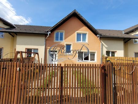 Inchiriere triplex retras de la strada cu curte si parcare i - Fotografie 4