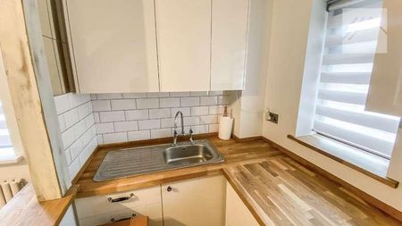 Thackeray Avenue, Tilbury, RM18 - Photo 5