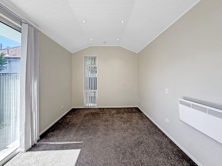 Welcome home to 81A Endeavour Street - Photo 4