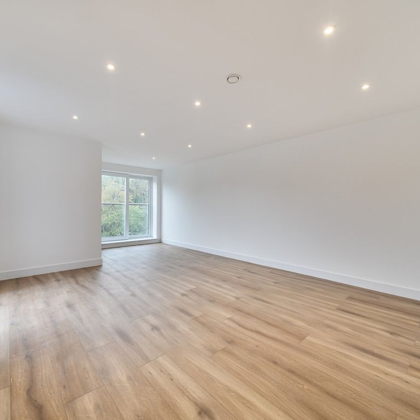 Flat to rent - Bromley Common, Bromley, BR2 - Photo 1