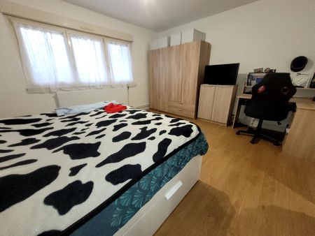 Location Appartement 5 pièces 114m² - Photo 3