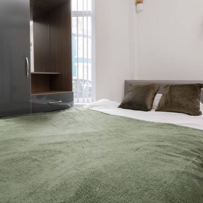 5 Bed Terraced House, Manningham Road, L4 - Photo 1