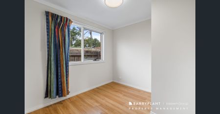 Stylish 3-Bed Retreat Near Station, Shops & Cafés! - Photo 5