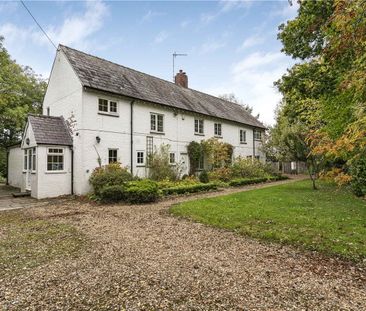 A substantial detached 7 bedroom cottage situated within the Villag... - Photo 2