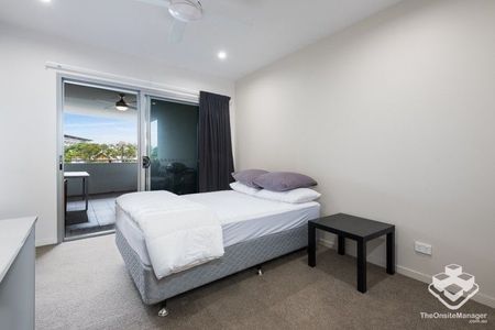 Break Lease Opportunity! UNFURNISHED Three Bedroom Apartment in Brisbane City - Photo 3