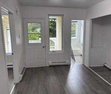 Occasion 41/2 rénové à neuf, 3e étage $700 - Photo 4