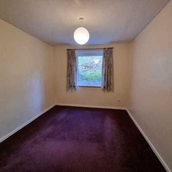 Frizley Gardens, Bradford, BD9 - Photo 1