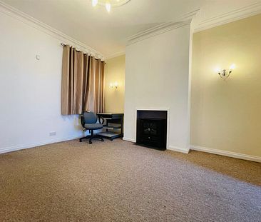 3 Bed House - Terraced - Photo 1