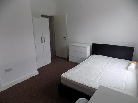 5 bedroom terraced house to rent - Photo 4