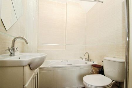 2 bedroom flat to rent - Photo 5