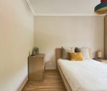 Room in a shared 4-bedroom apartment for rent in Lisbon, perfect for professionals and students. - Foto 3