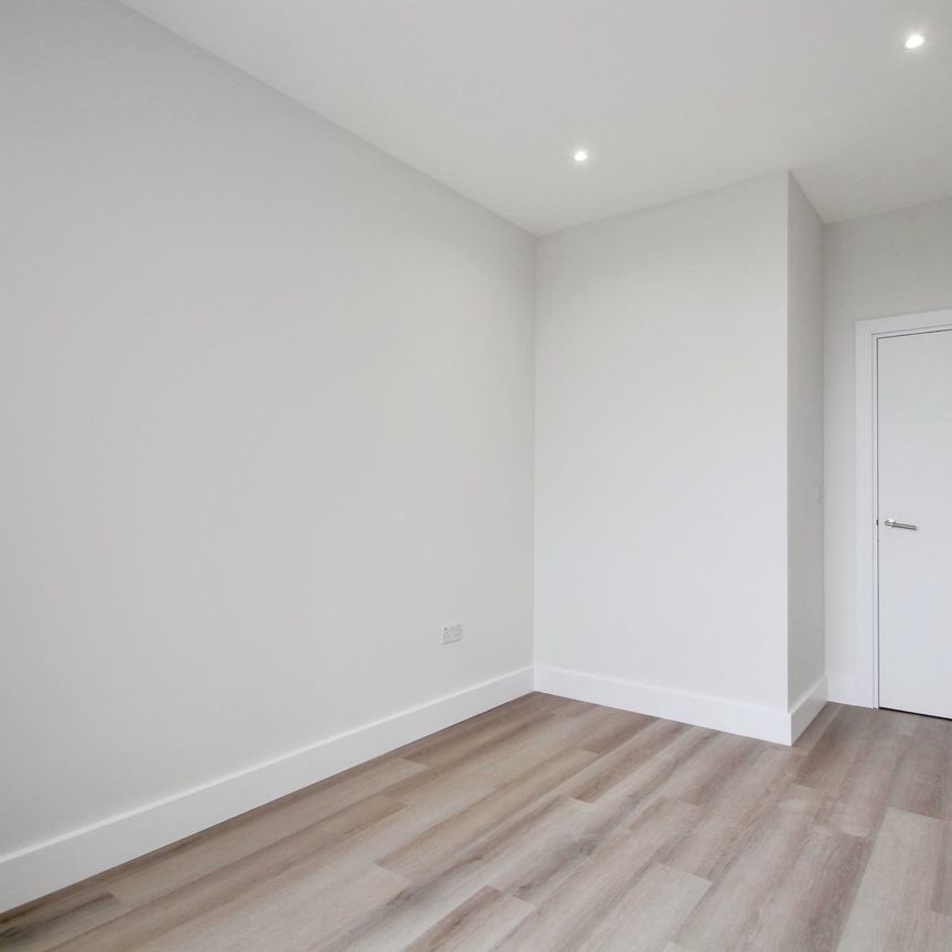 1 bed flat to rent in Station Road, Egham, TW20 - Photo 1