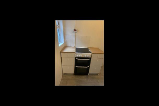 4 Bed Terraced House, Clifton Place, BS5 - Photo 1