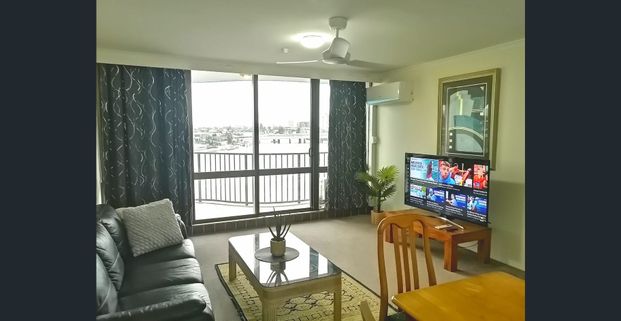 Stunning waterfront Unit in Surfers Paradise! - Photo 1