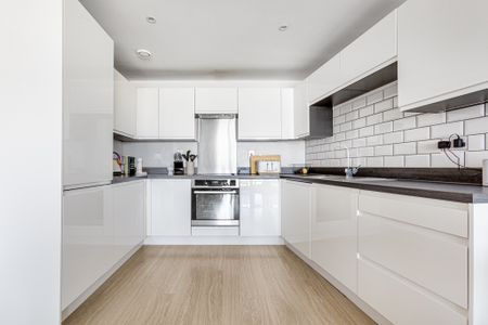 2 Bed Flat, Knightley Walk, SW18 - Photo 5