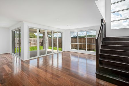 Near New Two Storey Home with views! - Photo 3