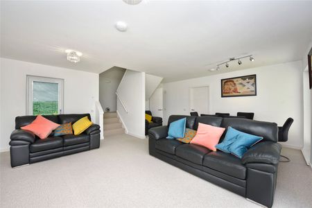3 bedroom detached house to rent - Photo 2