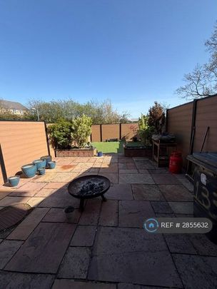 3 bedroom end of terrace house to rent - Photo 1