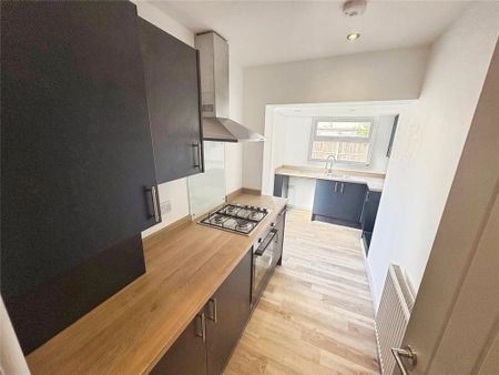 3 bedroom semi-detached house to rent - Photo 5