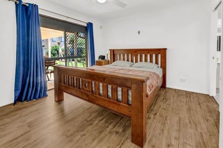 $980 per week / $3,920 Bond - Photo 2