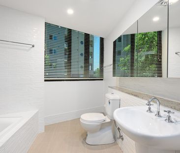 Immaculate Warehouse Living: Freshly Updated & Fully Equipped - Photo 4