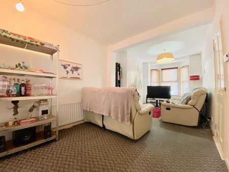 33 St Albans Gardens, Belfast, BT9 5DR - Photo 2