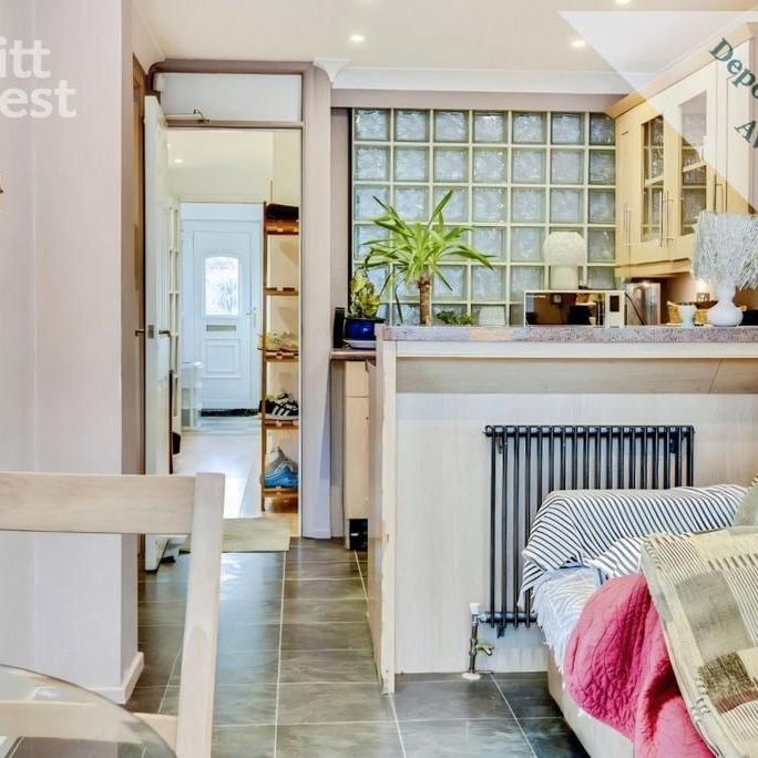 4 bedroom end of terrace house to rent - Photo 1