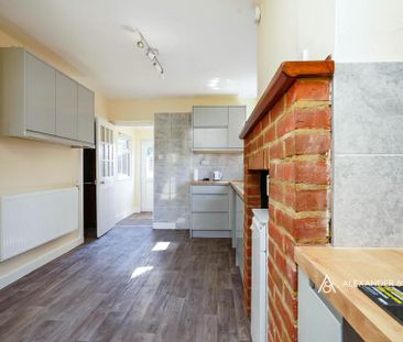 3 bedroom semi-detached house to rent - Photo 4