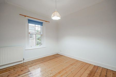 5 bedroom semi-detached house to rent - Photo 2