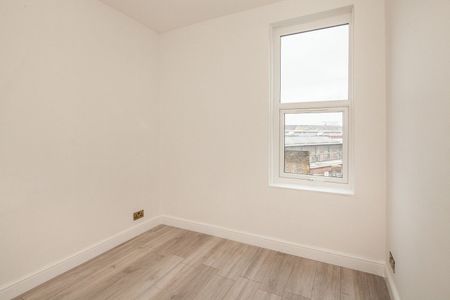 Camberwell Road, London, SE5 - Photo 2