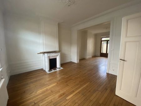 Location Maison 7 pièces 169 m2 à Saint-Quentin - Photo 2