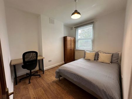 4 bedroom terraced house to rent - Photo 3