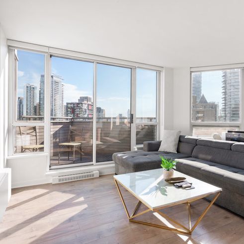 Howe Street - Photo 1