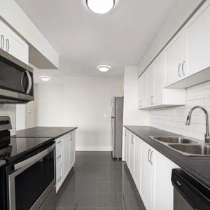 Champlain Towers - Photo 2