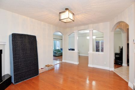 For Lease - 230 Doon Mills Drive, Kitchener, Ontario - Photo 3