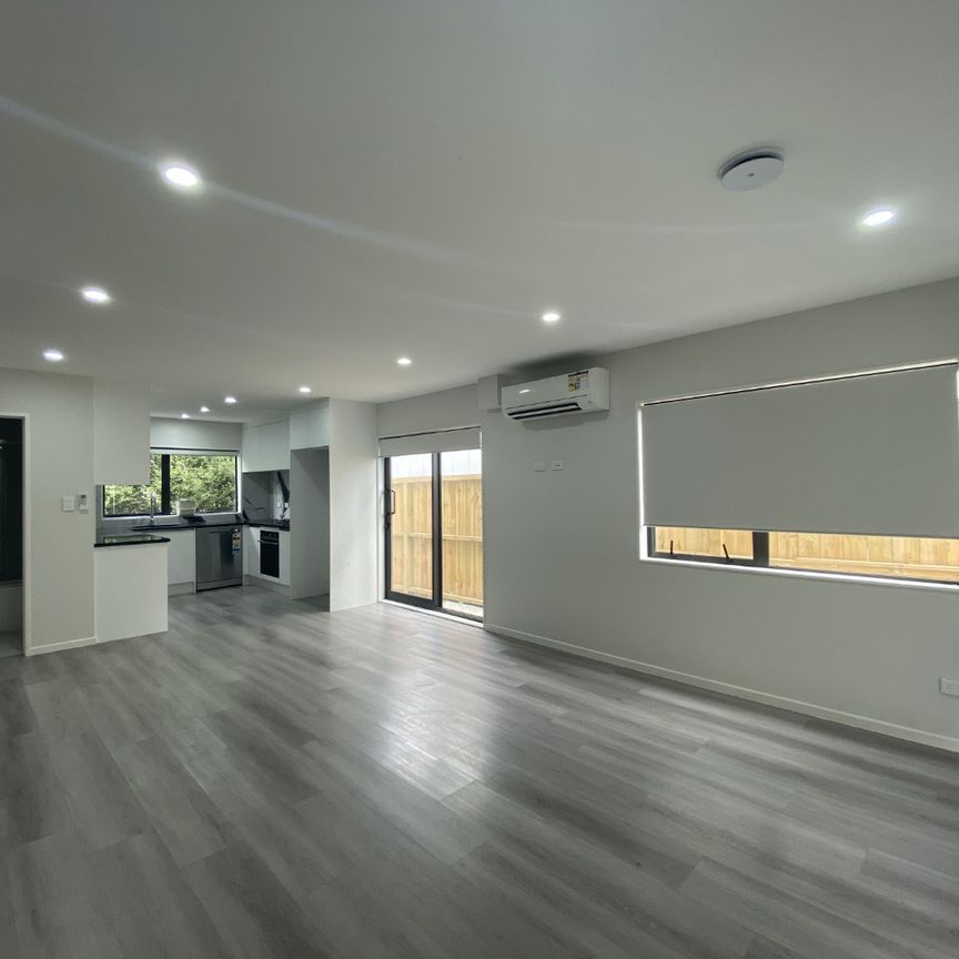 PAPAKURA, 4 BEDROOMS - Photo 1