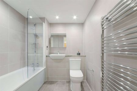 A stunning two bedroom, two bathroom flat located on the first floor of a modern development on Barking Road. - Photo 2