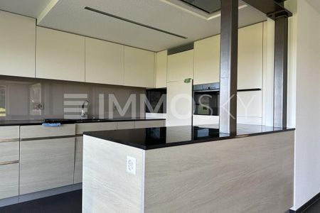 Modern decor meets charm and view - Photo 2