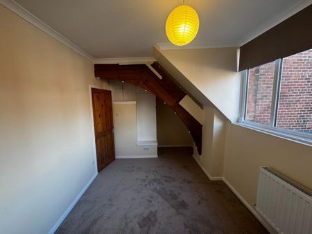 2 bedroom House To Let Total Size: 593 SQ FT - Photo 2