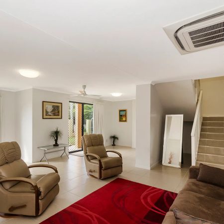 $310 Ensuite Room Available - Photo 4